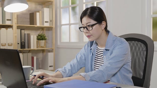 woman-working-from-home+connect-alma-work-from-home-networking-bookkeepper+ss.jpg | Connect to your alma