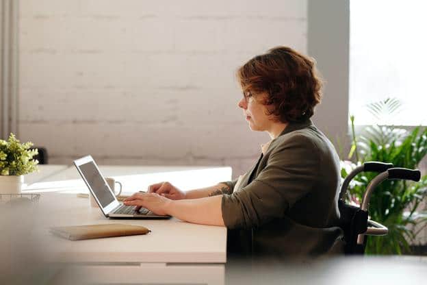 woman-working-on-a-computer-in-an-workroom+Participate-in-Forums+ | Participate in Forums